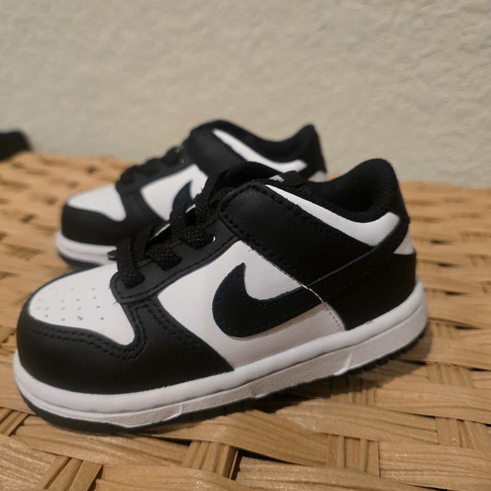 🌿SOLD🌿Nike Kids Black and White Sneakers